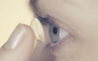 怎么取硬性隐形眼镜，怎么取硬性隐形眼镜视频