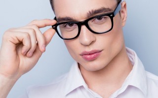 什么男生适合眼镜，什么样的眼镜适合男生